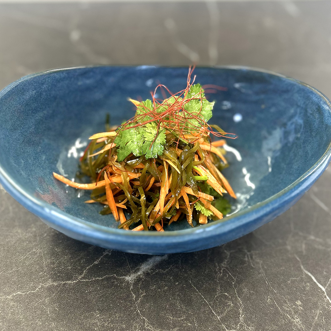 昆布が香るヘルシーサラダ